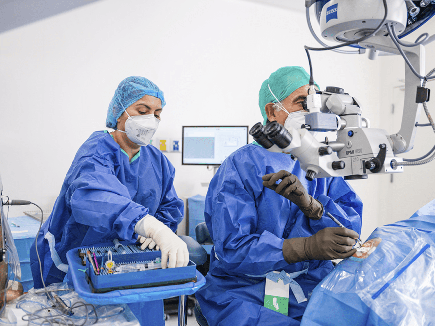 Dr. Arturo Chayet performing a Cataract Surgery at CODET